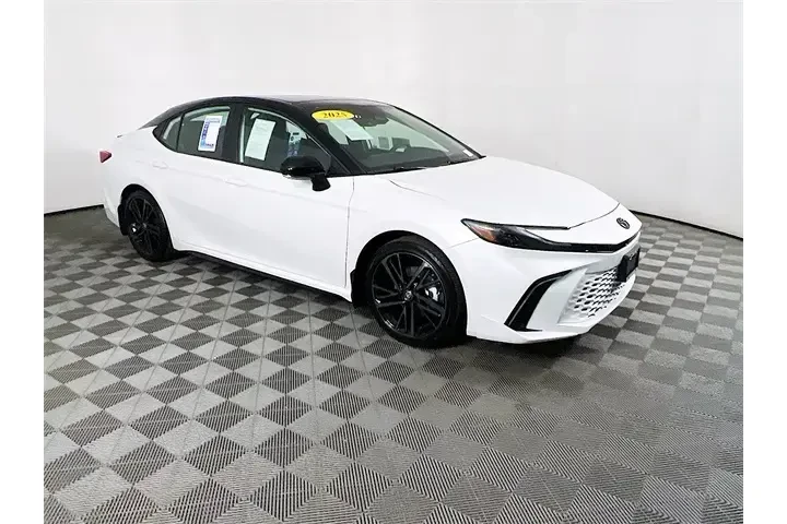 $35900 : Toyota Camry 2025 SE 4dr Sed image 1