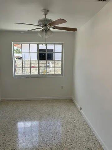 $1500 : 3 bedrooms, 1 bath image 2