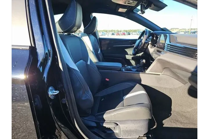 $25781 : Toyota Camry 2025 SE 4dr Sed image 8