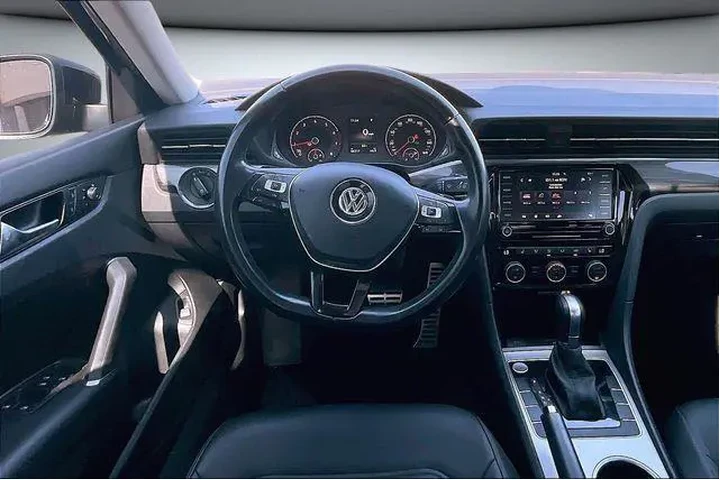 $16000 : Volkswagen Passat 2020 R-Lin image 8