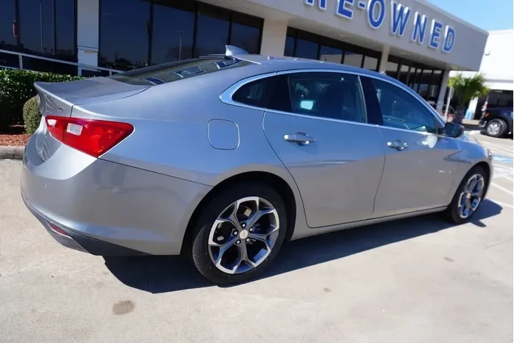 $19488 : Chevrolet Malibu 2024 LT 4dr image 6