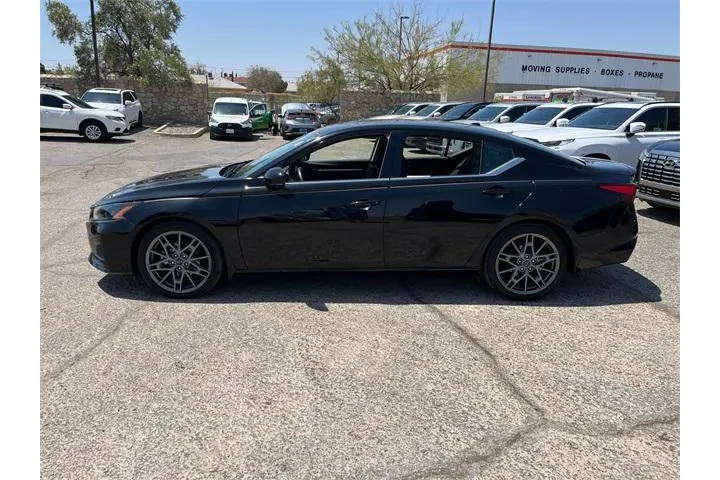 $26568 : Nissan Altima 2023 2.0 SR 4d image 4