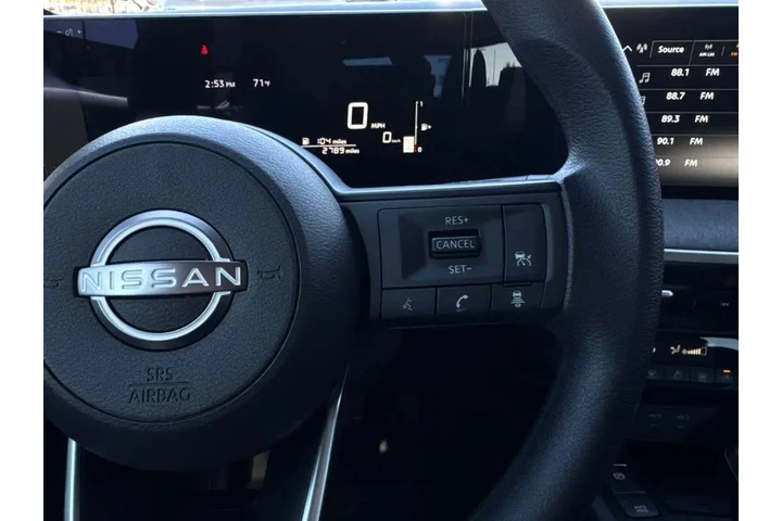 2026 Kicks SV image 10