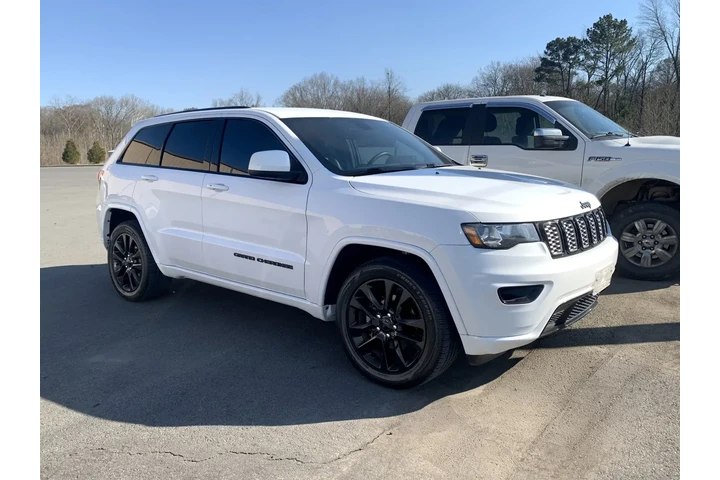 $17900 : 2018 GRAND CHEROKEE image 2