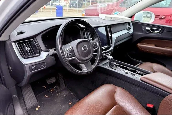 $20764 : Volvo XC60 2018 AWD T6 Momen image 10