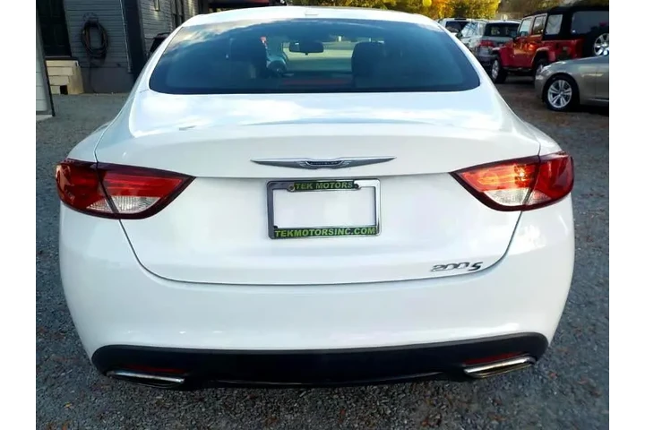 $7399 : 2015 200 S image 4