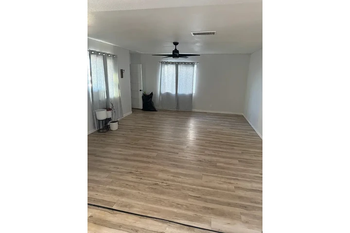 $750 : charming modern 2 bedroom image 2