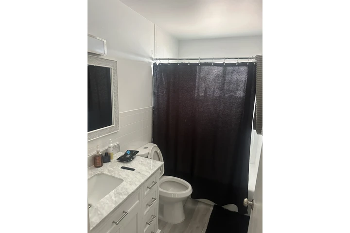 $850 : Habitaciones en North Miami image 9