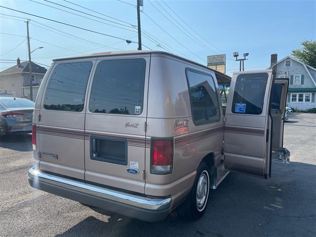 $8900 : 1996 Econoline image 8