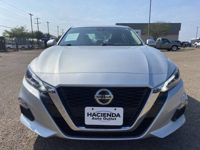 2022 Altima 2.5 SV image 7