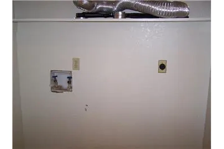 $850 : Rental property with 2 bedro image 9