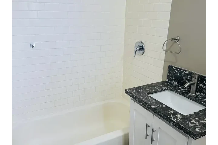 $2500 : 3bed available now image 6