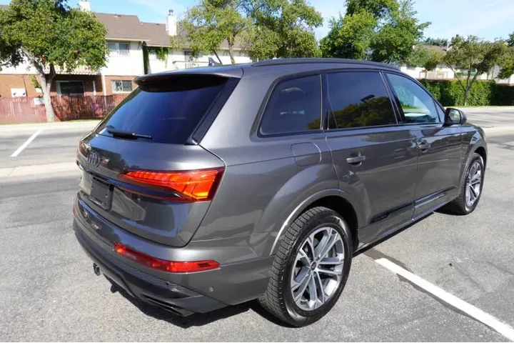 $46959 : 2025 Q7 quattro Premium Plus image 9