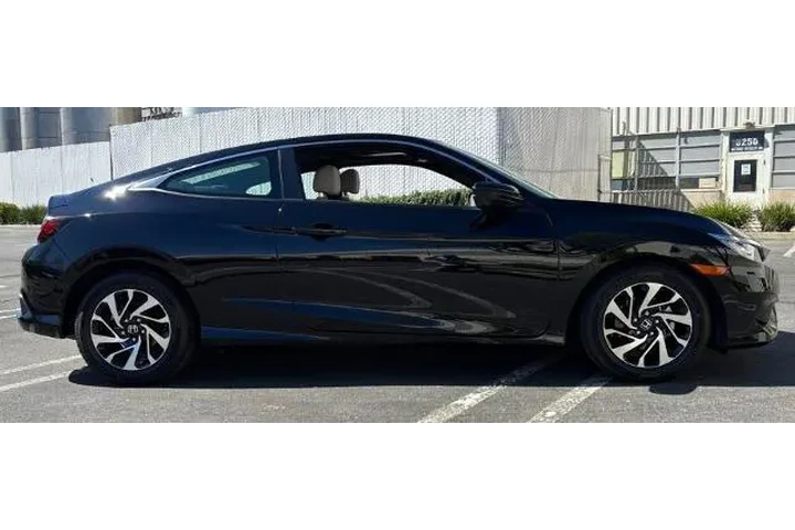 $18900 : Honda Civic 2017 LX-P 2dr Co image 3