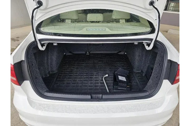 $8990 : Volkswagen Jetta 2015 TDI S image 5