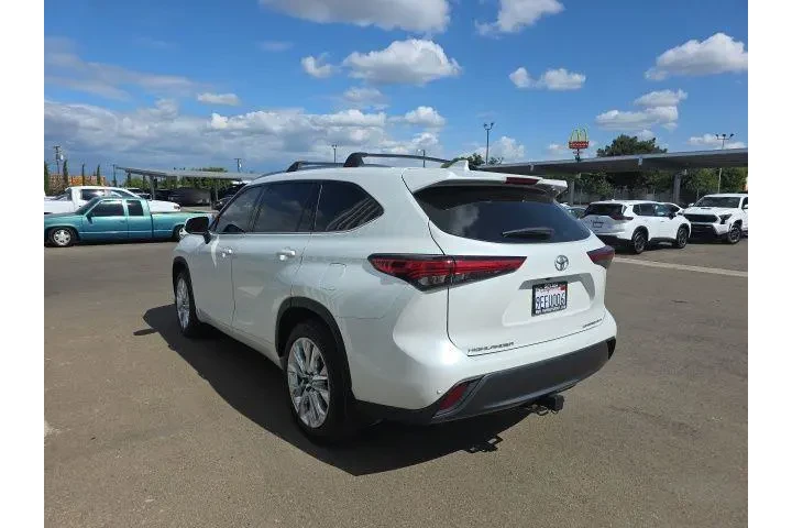 $39900 : Toyota Highlander 2023 AWD L image 4