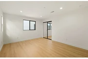 $2300 : 3 Bed Apt In Huntington Park thumbnail