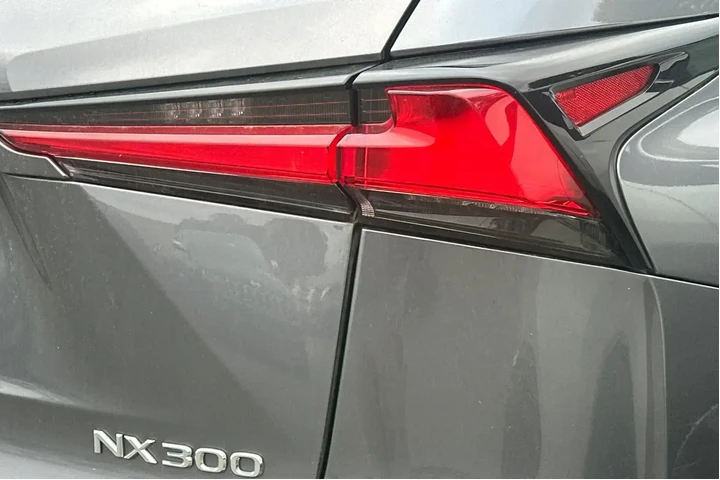 $28590 : Lexus NX 300 2021 AWD 4dr Cr image 6