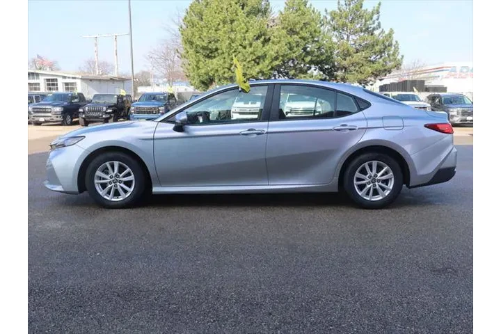 $23977 : Toyota Camry 2025 SE 4dr Sed image 6