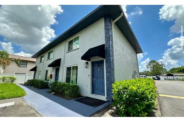 $880 : Affordable Two-Bedroom Apt image 5
