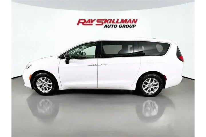 $29975 : Chrysler Pacifica 2024 Touri image 4