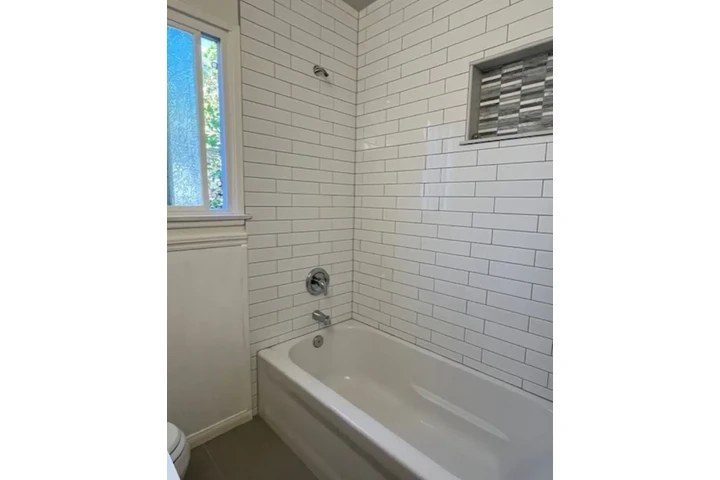 $2459 : Beautiful 3bed house image 9