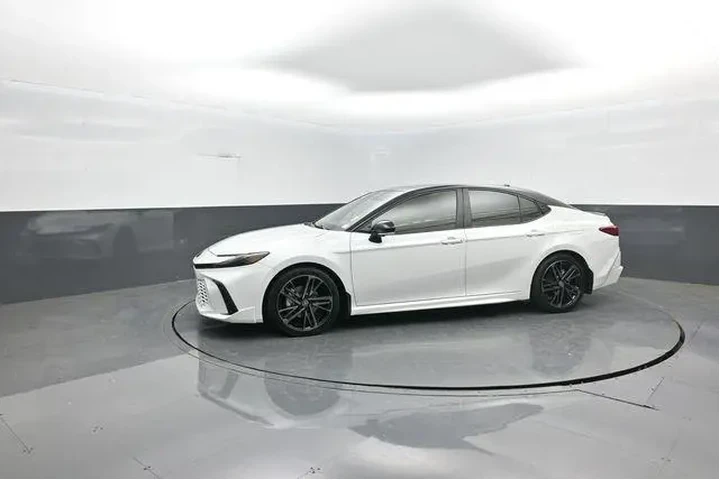 $34202 : Toyota Camry 2025 SE 4dr Sed image 4