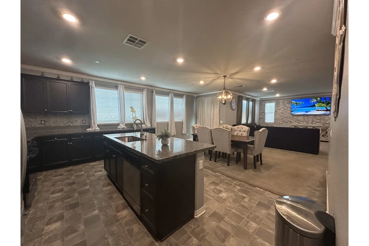 $799000 : CASA DE SUS SUENOS! DE VENTA! image 2
