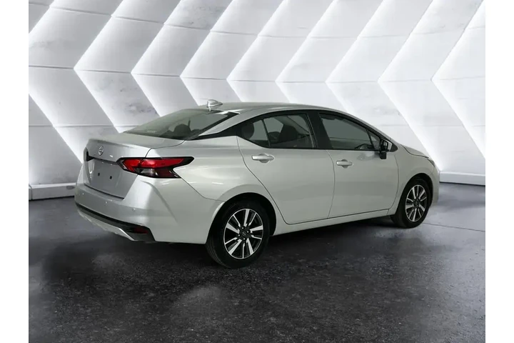 $19521 : Nissan Versa 2025 SV 4dr Sed image 4