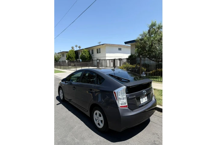 $6950 : Toyota prius 2011 image 1