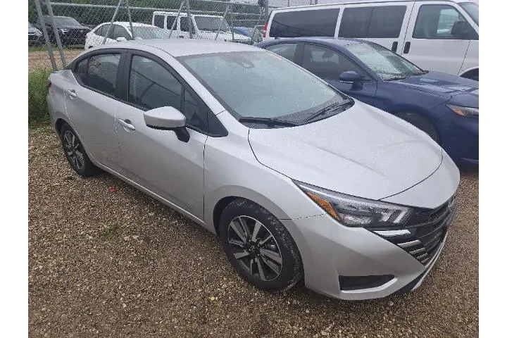 $18551 : Nissan Versa 2025 SV 4dr Sed image 4