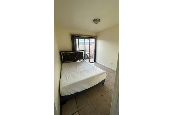 $1900 : 1 Bd en Compton y central image 7