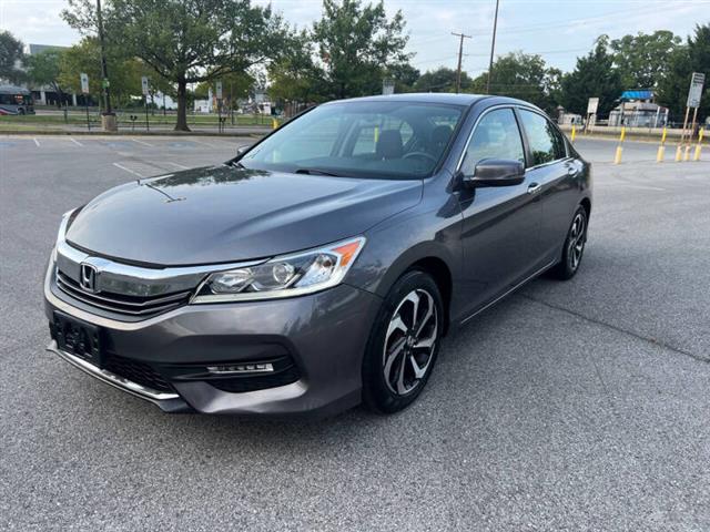 $9900 : 2017 Accord EX image 3