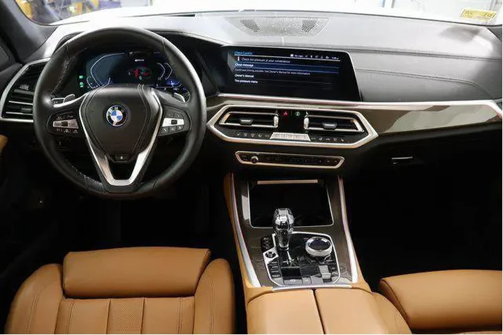 $39999 : BMW X5 2022 AWD xDrive45e 4d image 2