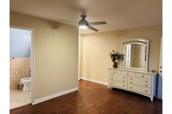 $1300 : Recámara con baño privado image 3
