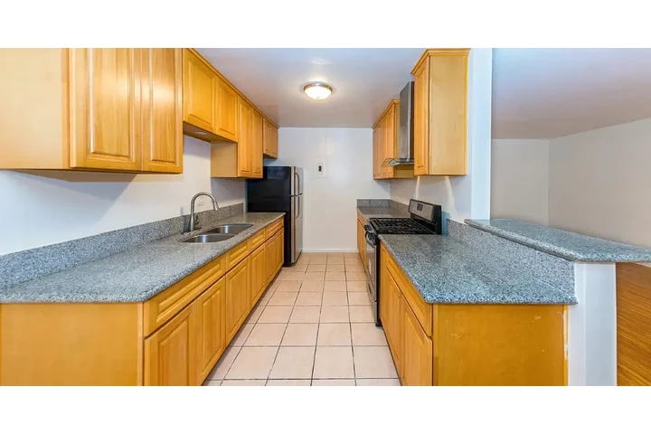 $1900 : 2 bedroom Apt  in Koreatown image 6