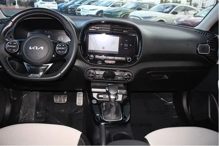 $20302 : Kia Soul 2024 GT-Line 4dr Cr image 10