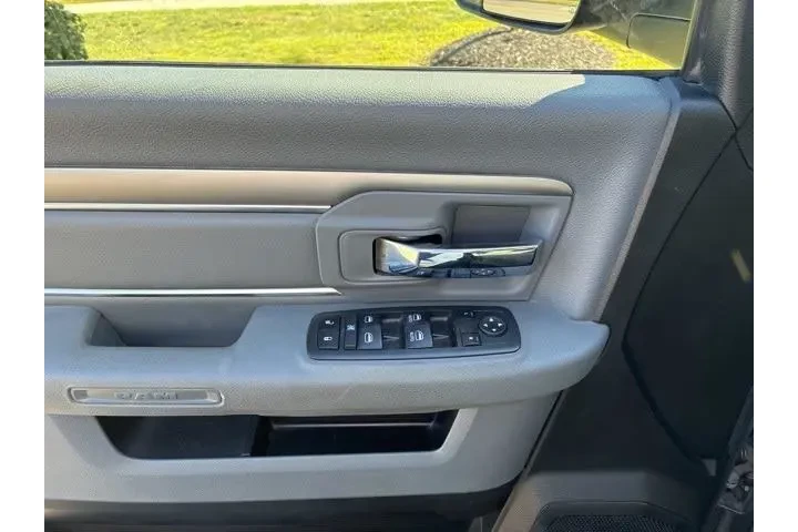 $28990 : Ram 1500 Classic 2019 4x4 Bi image 9