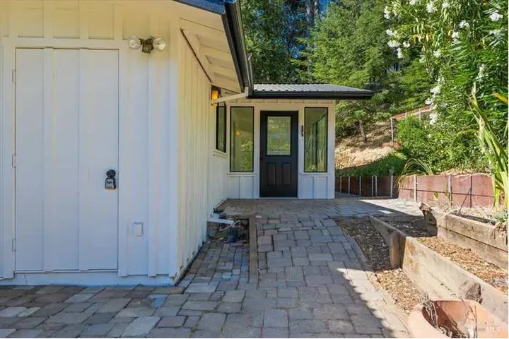 $900 : 3 bedroom and 2 bathrooms image 1
