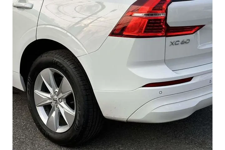 $19993 : Volvo XC60 2022 AWD B5 Momen image 8