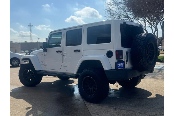 $15995 : 2013 Wrangler Unlimited Sahara image 6