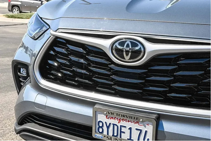 Toyota Highlander 2021 XLE 4 image 5