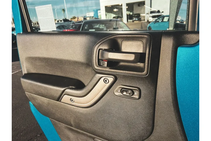 $14777 : Jeep Wrangler 2015 4x4 Sport image 10