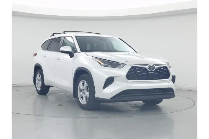 $31998 : Toyota Highlander 2023 L 4dr image 1