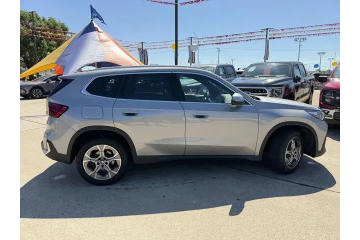 $29897 : BMW X1 2023 AWD xDrive28i 4d image 4