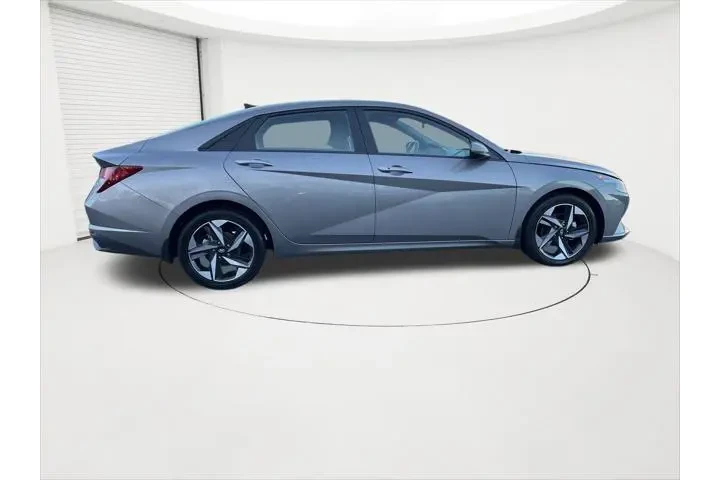$20641 : Hyundai ELANTRA 2023 image 6