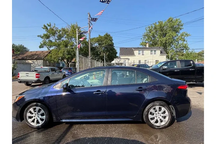 2021 Corolla LE image 5