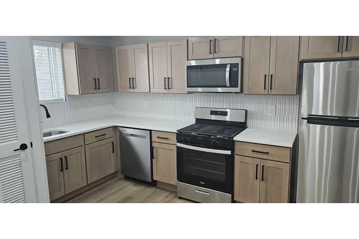 $1200 : Apartamento en renta Listo!! image 2