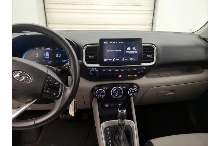 $18998 : Hyundai VENUE 2023 SEL 4dr C image 9