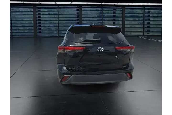 $33588 : Toyota Highlander 2023 XLE 4 image 7